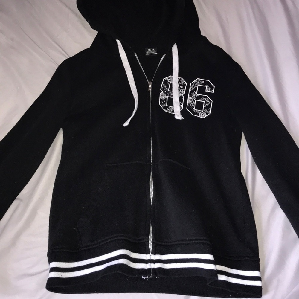 BLACK ZIP UP SWEATER WITH #86